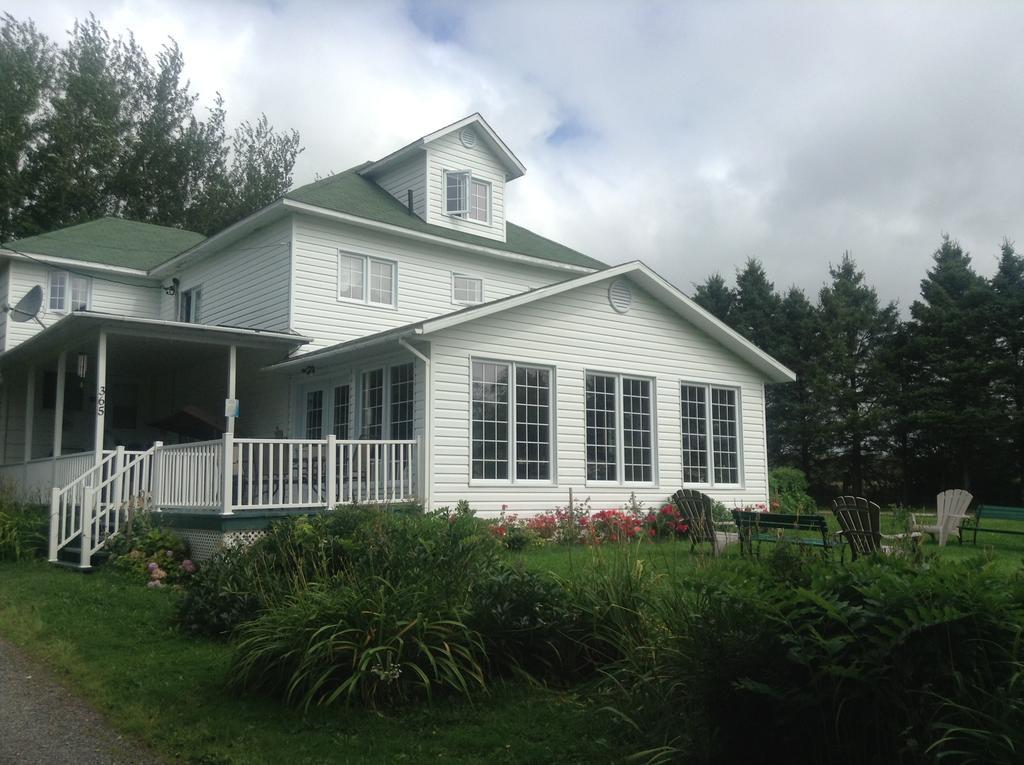 Gite Macdale B&B Paspebiac エクステリア 写真