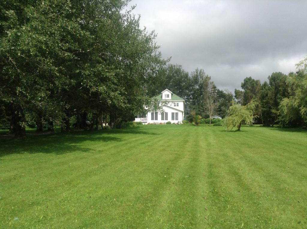 Gite Macdale B&B Paspebiac エクステリア 写真